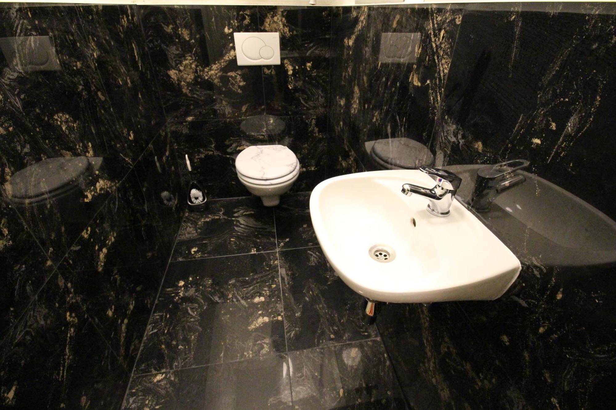 Zx Quad Room In Meidling Wien Eksteriør bilde